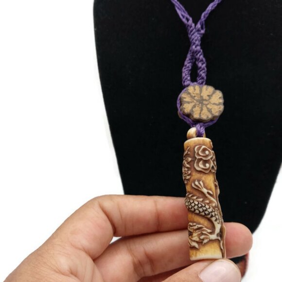 Unisex Necklace Woven in Macrame Thread and Ayahuasca Flower - Picture 3 of 8